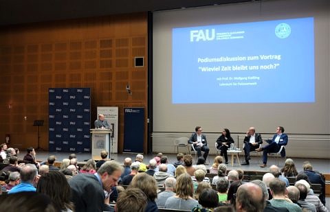 Traf den Nerv der Zeit: Der Vortrag und die anschließende Podiumsdiskussion zum Thema Klimawandel sorgten für ein volles Audimax