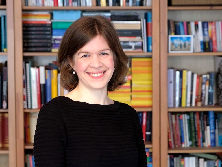 Dr. Sandra Dinter erhält Fellowship am Zentrum für interdisziplinäre Forschung