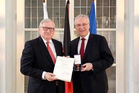 Prof. Neuhaus erhält Bundesverdienstkreuz