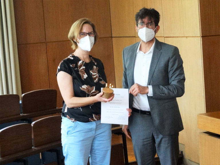 Lehrpreis der Fakultät 2022 an Prof. Dr. Maren Conrad und PD. Dr. Christel Meier vergeben
