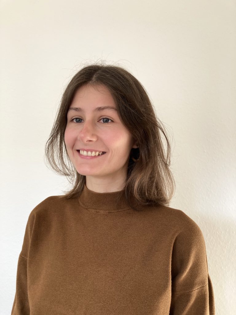 Doktorandin der Politikwissenschaft Alicja Polakiewicz mit Essaypreis ausgezeichnet