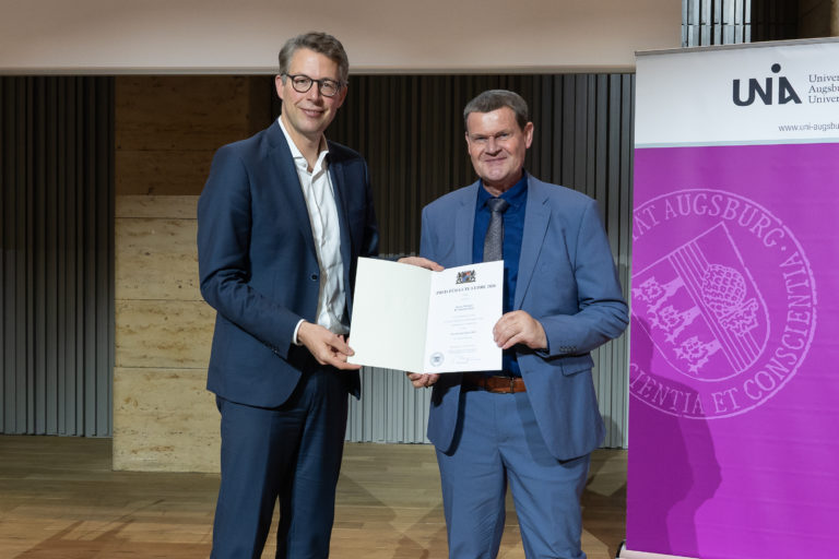 Preis für gute Lehre an Prof. Piske verliehen