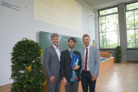 Jaroslaw Jasenowski (Mitte) erhält den Lilli Bechmann Rahn-Preis