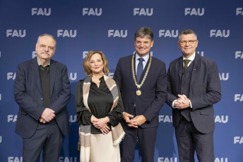 Zum Artikel "FAU Awards verliehen – Mitglieder der Fakultät mit Verdienstmedaillen gewürdigt"