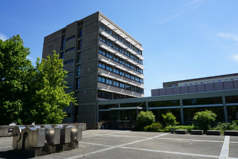 Baumaßnahmen Bismarckstraße 1: Sperrung A-Turm 12.02. – 13.04.24