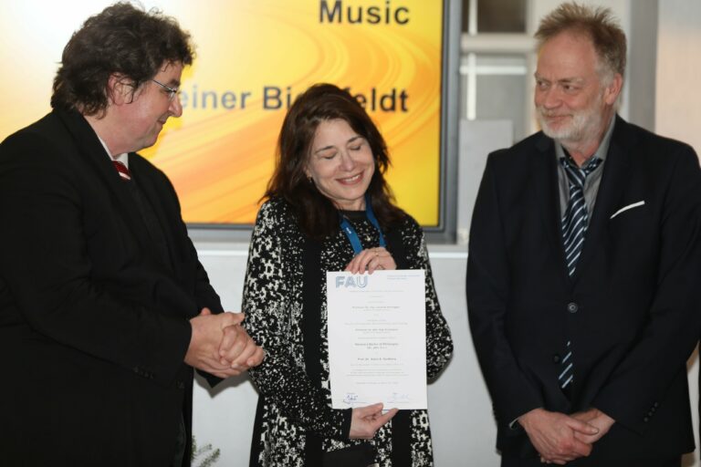 Verleihung der Ehrendoktorwürde an Frau Prof. Dr. Adele Goldberg