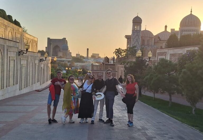 Seidenstraße, Oasen und moderne Städte – Studierende des Departments Geschichte auf Exkursion in Usbekistan