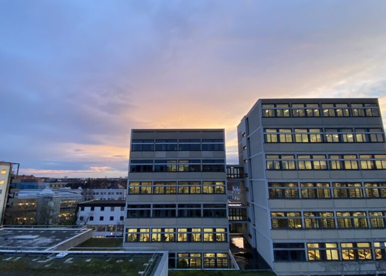 Baumaßnahmen Bismarckstraße 1: Sperrung B-Turm 10.02. – 18.04.2025