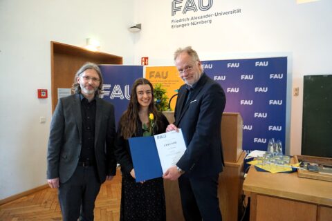 Laura Zick erhält für ihre Zulassungsarbeit den Luise Prell-Preis