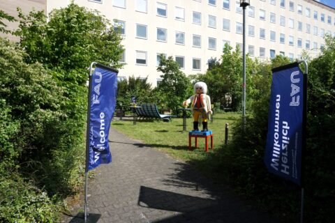 Markgraf Friedrich heißt die Gäste willkommen