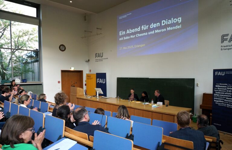 „Wir sollten Diskurse führen – und nicht in der eigenen Filterblase bleiben“ – Rückblick auf die Podiumsdiskussion mit Saba-Nur Cheema und Meron Mendel am 27. Mai 2025